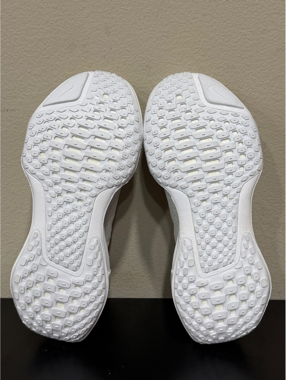 Size 7.5 - Nike Women’s ZoomX Invincible 3 “White Photon Dust” - Picture 4 of 6